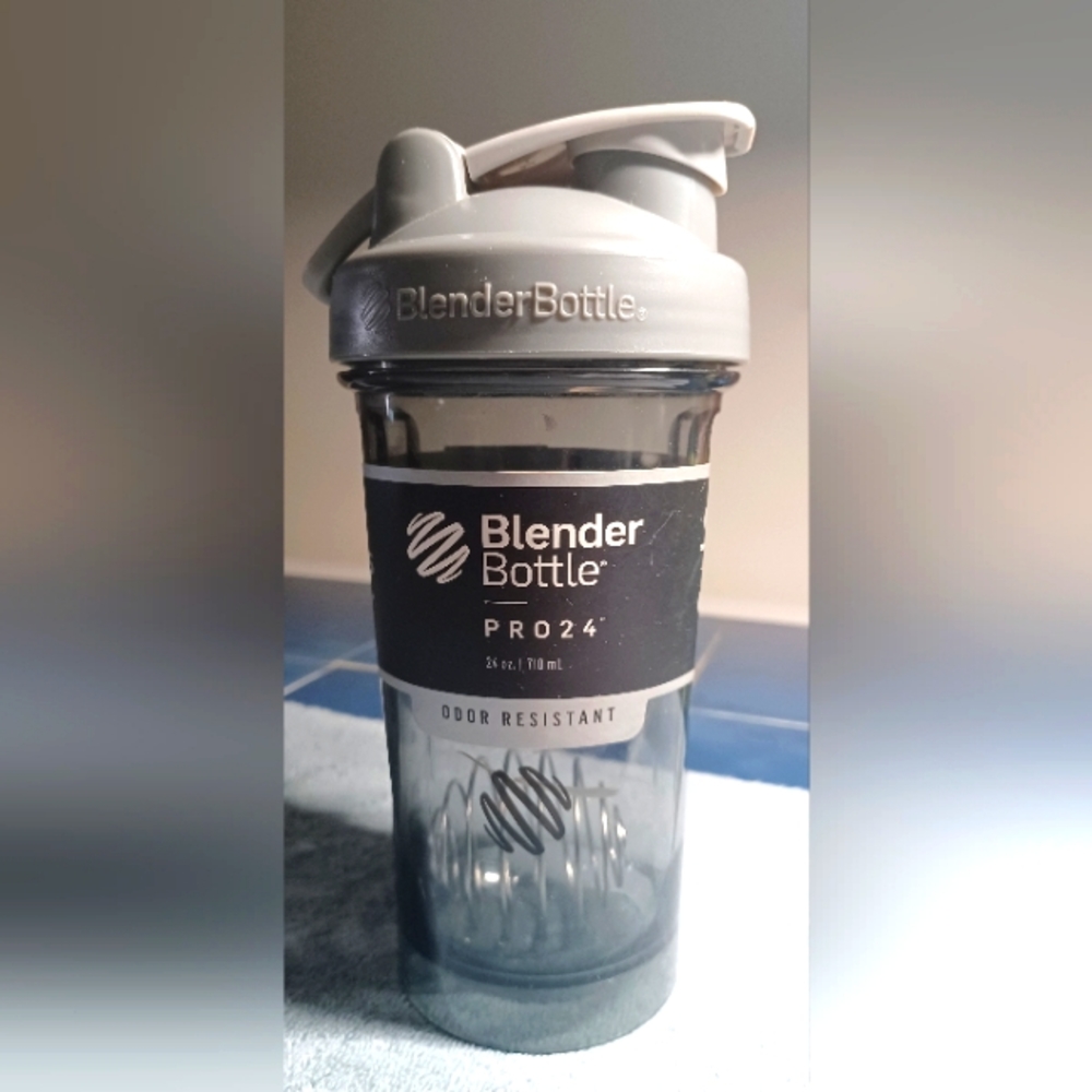 Blend Bottle (PRO 24) 24oz./ 710 mL. Odor resistant. (Brand new). Never used.